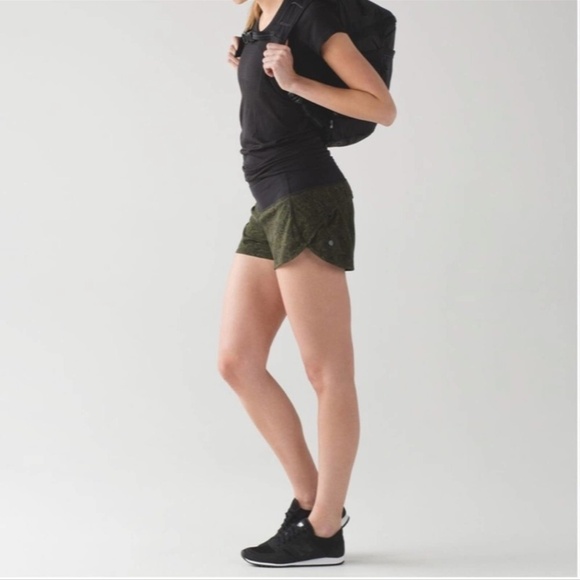 Lululemon Speed Up Short *2.5" Size 8 Green / Black 6690 - Picture 2 of 11